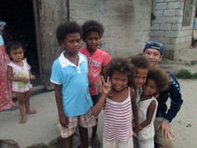 フィリピン先住民の子供たちと