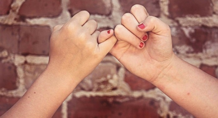 pinky-swear-329329_1280-min