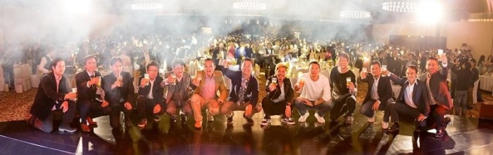 年末のパーティー-min